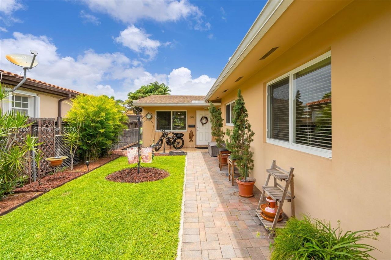 247 NW 51st Ave , Miami, FL 33126 Photo