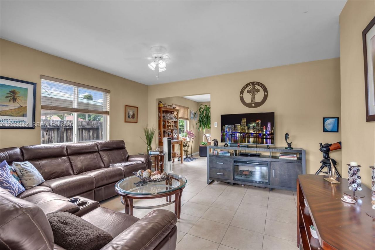 247 NW 51st Ave , Miami, FL 33126 Photo