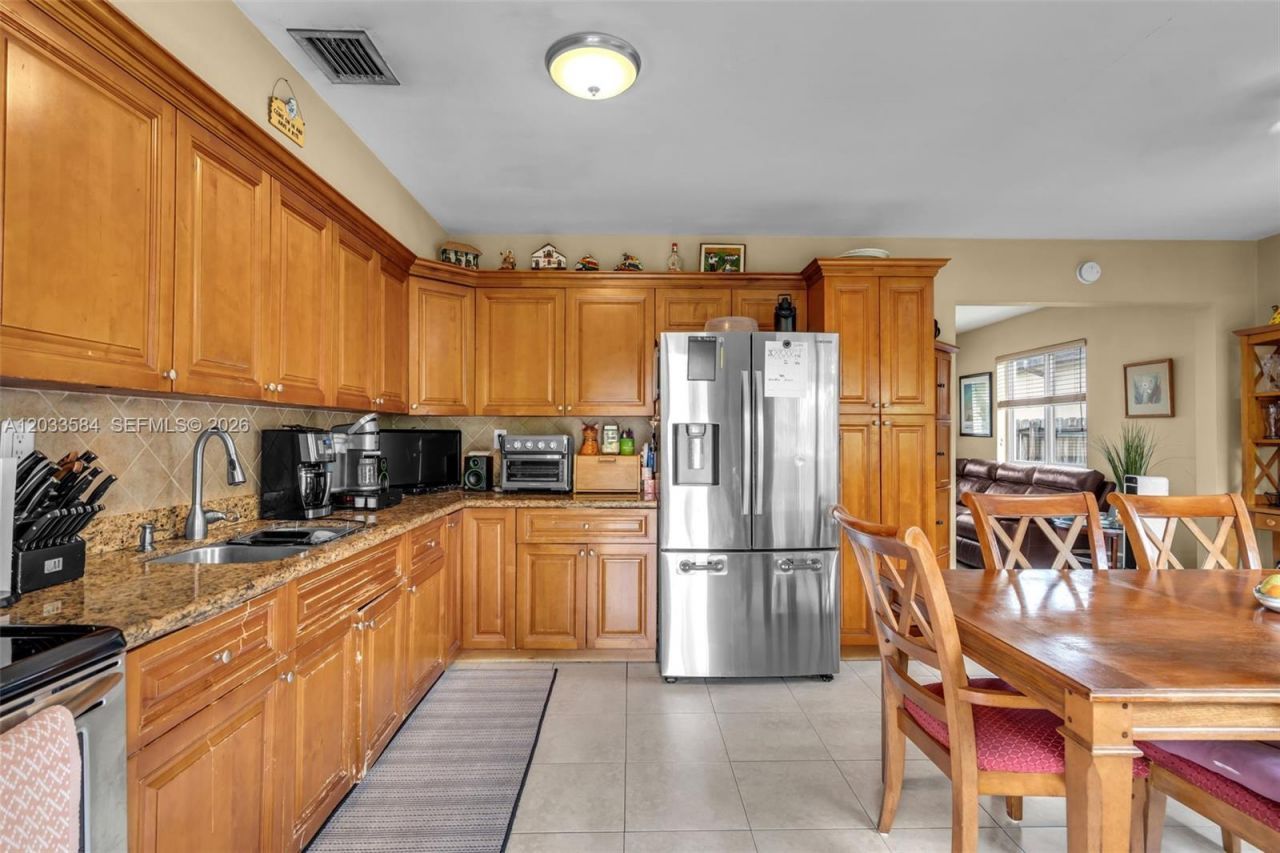 247 NW 51st Ave, Miami, FL 33126 Photo