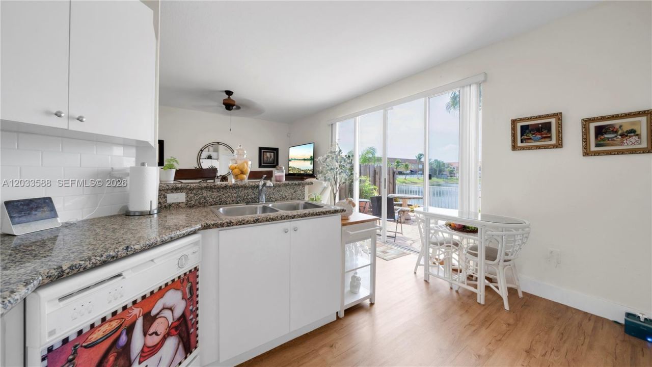 16590 SW 70th St , Miami, FL 33193 Photo
