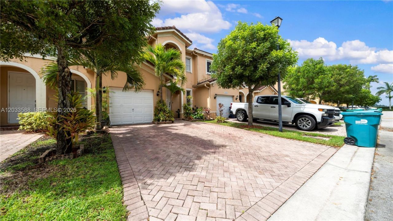 16590 SW 70th St , Miami, FL 33193 Photo