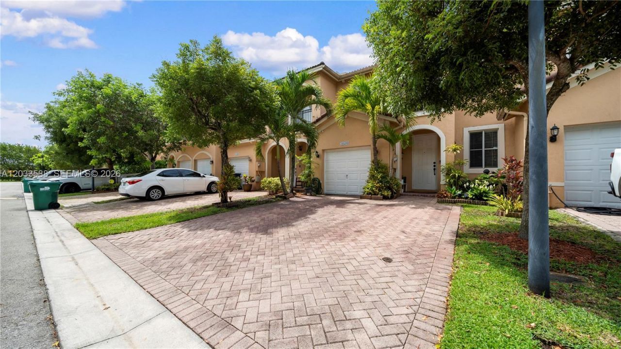 16590 SW 70th St , Miami, FL 33193 Photo