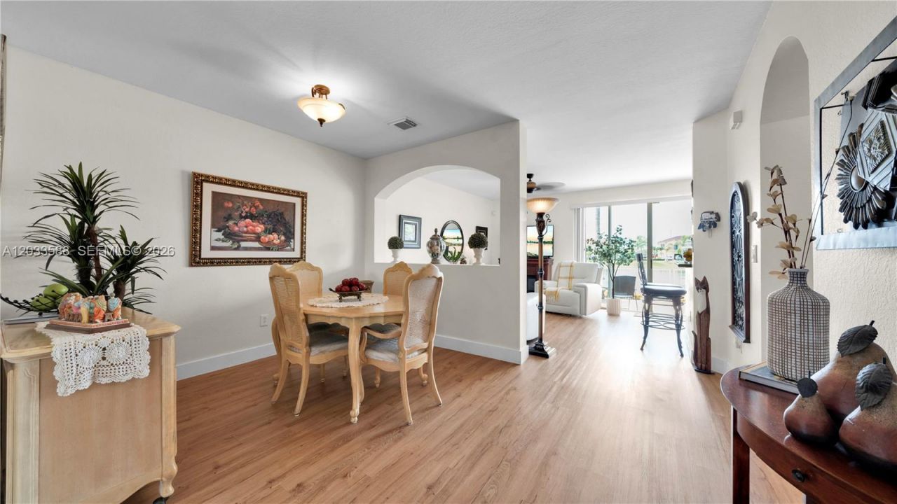 16590 SW 70th St , Miami, FL 33193 Photo