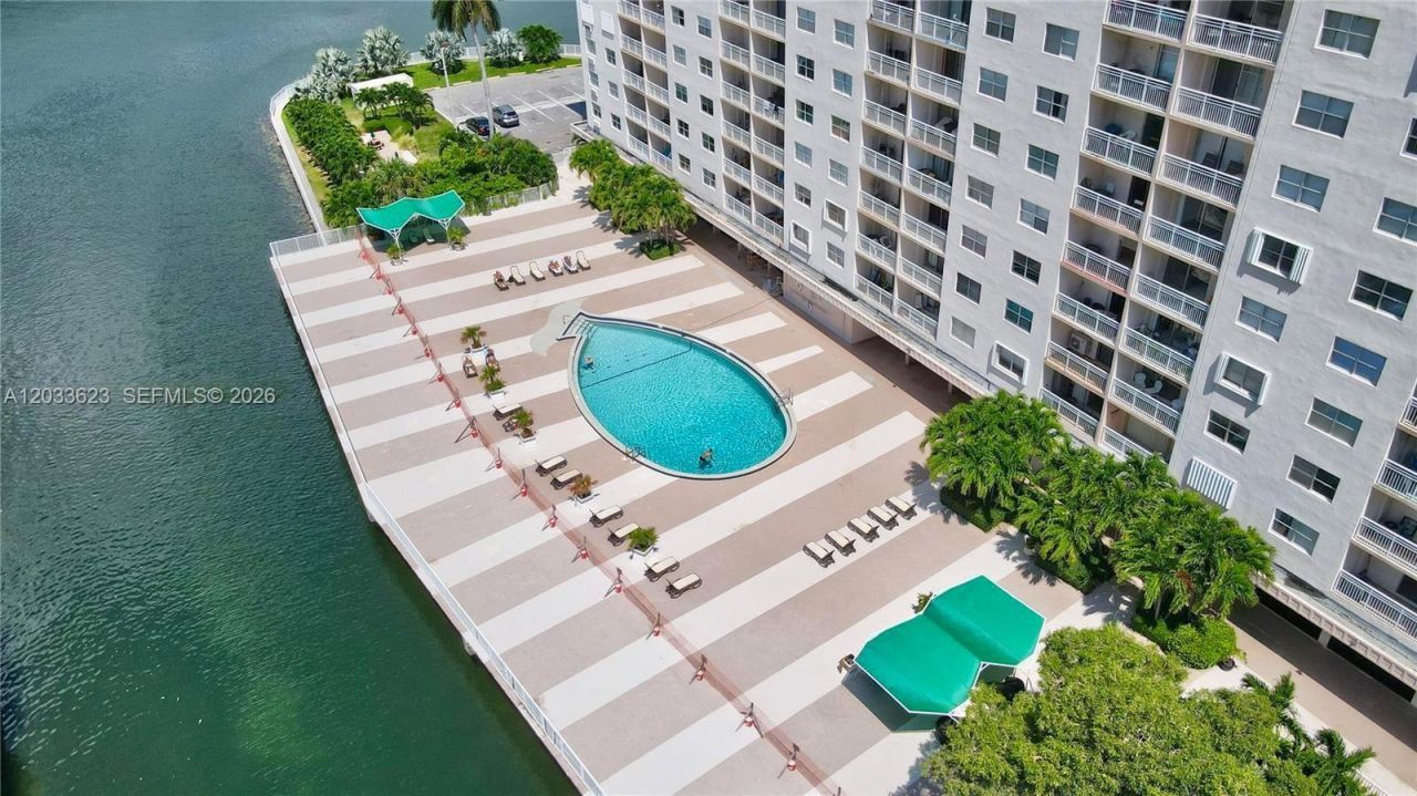400 Kings Point Dr, Unit 928, Sunny Isles Beach, FL 33160 Photo