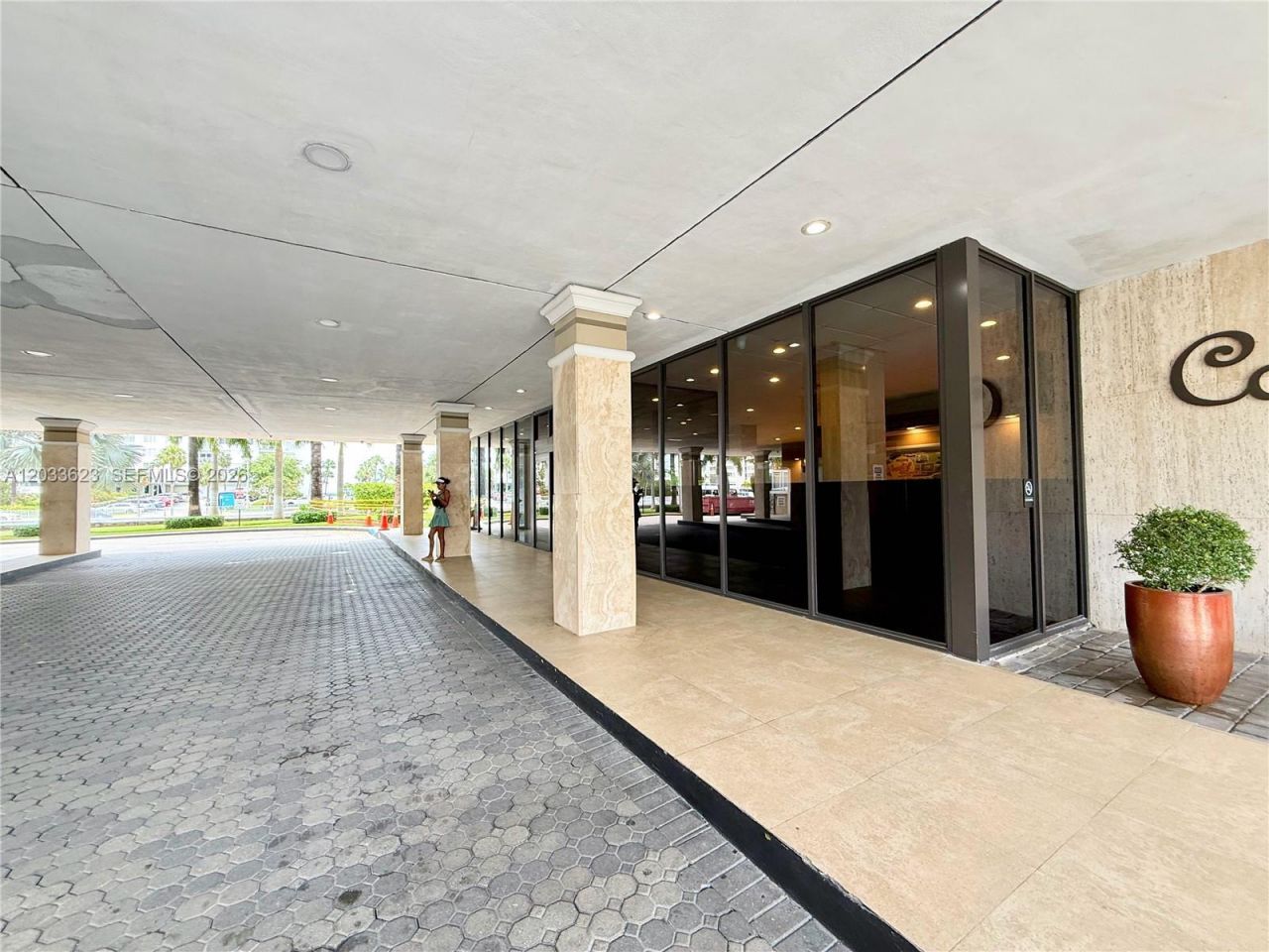400 Kings Point Dr, Unit 928, Sunny Isles Beach, FL 33160 Photo