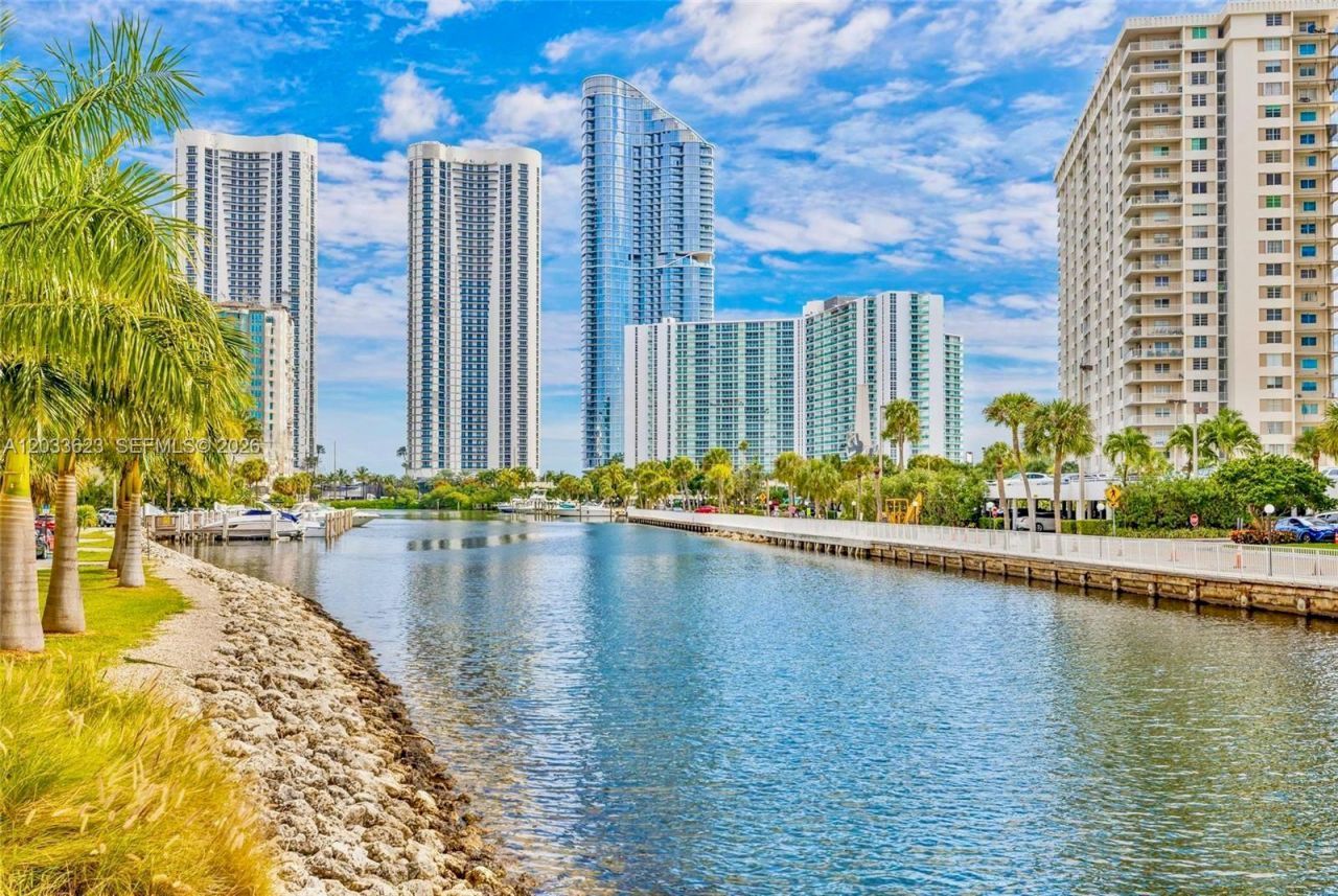 400 Kings Point Dr, Unit 928, Sunny Isles Beach, FL 33160 Photo