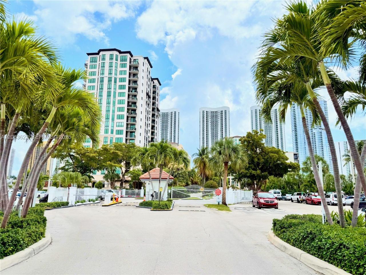 400 Kings Point Dr, Unit 928, Sunny Isles Beach, FL 33160 Photo