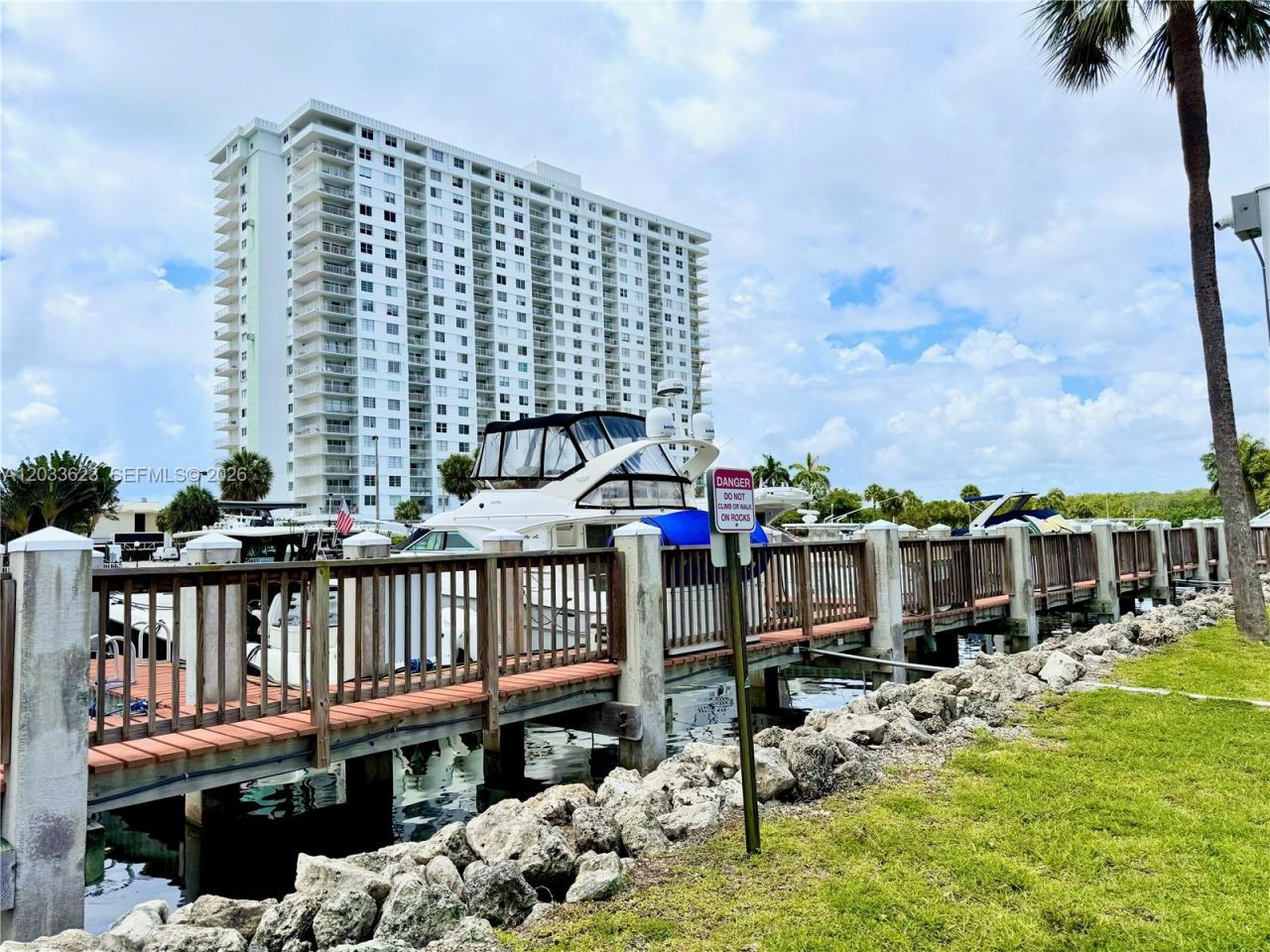 400 Kings Point Dr, Unit 928, Sunny Isles Beach, FL 33160 Photo