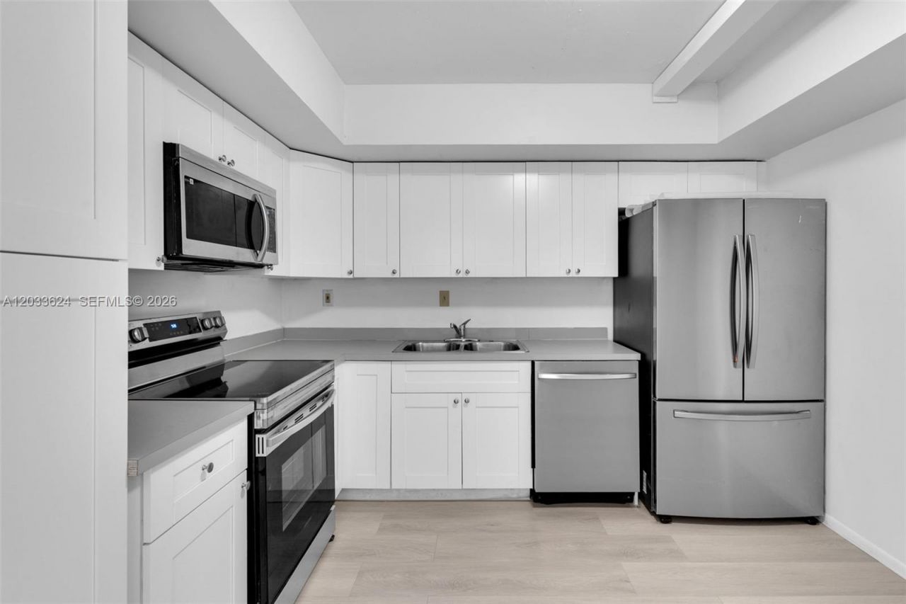 11930 N Bayshore Dr, Unit 704, North Miami, FL 33181 Photo