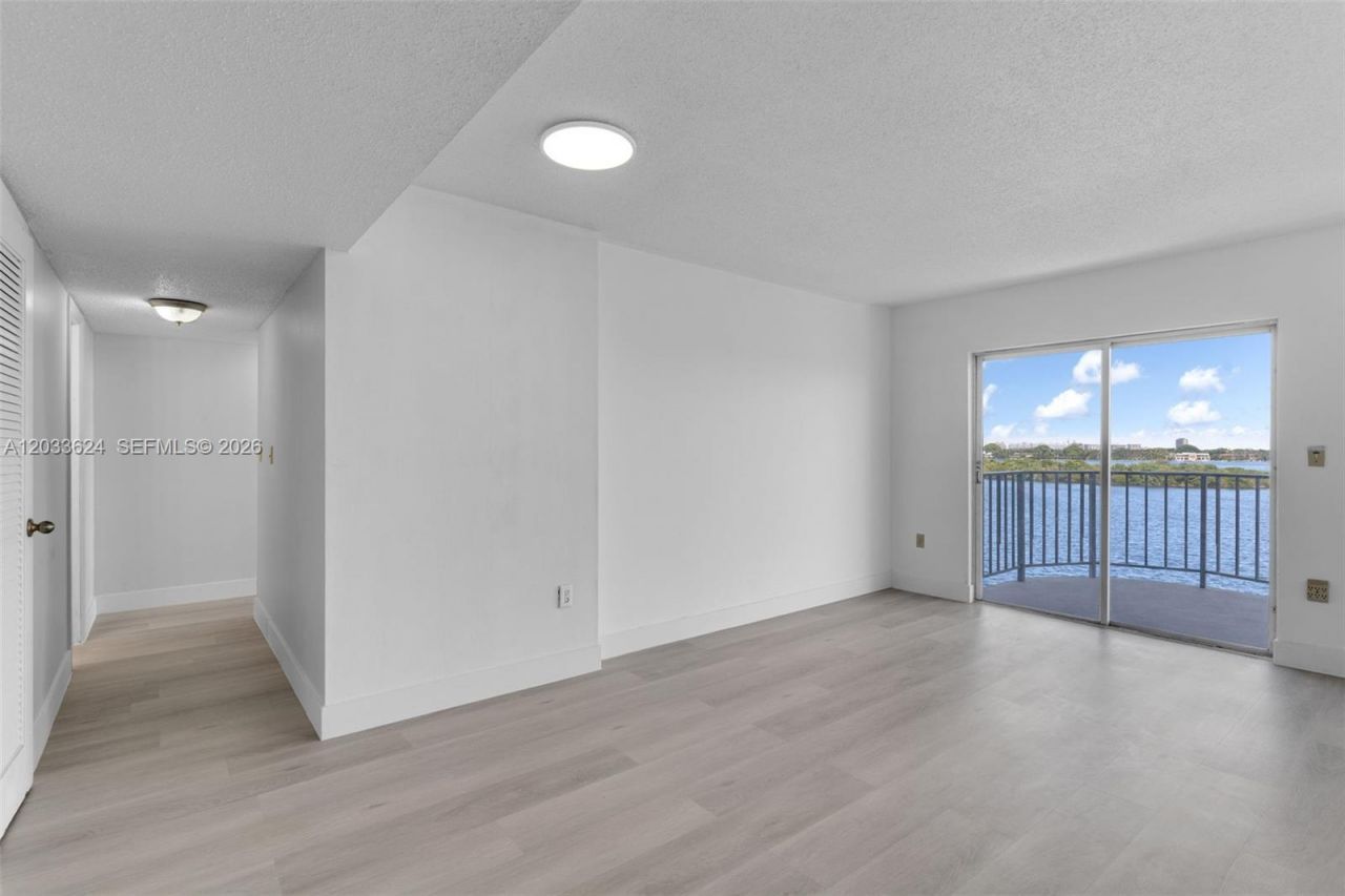11930 N Bayshore Dr, Unit 704, North Miami, FL 33181 Photo