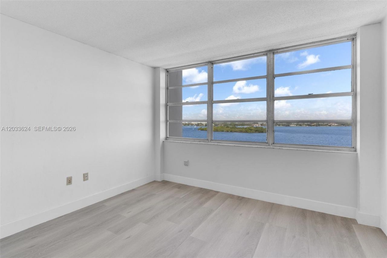 11930 N Bayshore Dr, Unit 704, North Miami, FL 33181 Photo