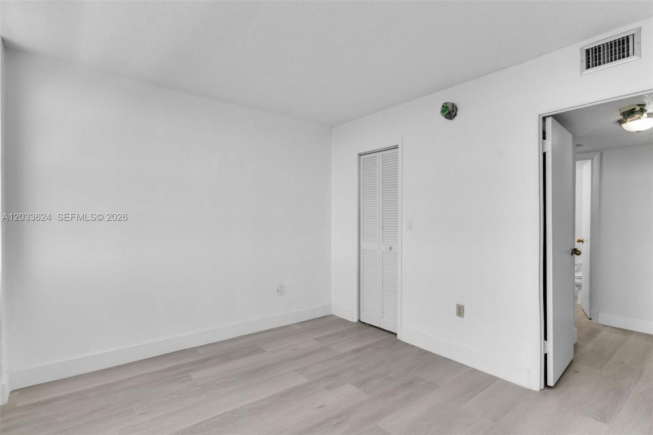 11930 N Bayshore Dr, Unit 704, North Miami, FL 33181 Photo