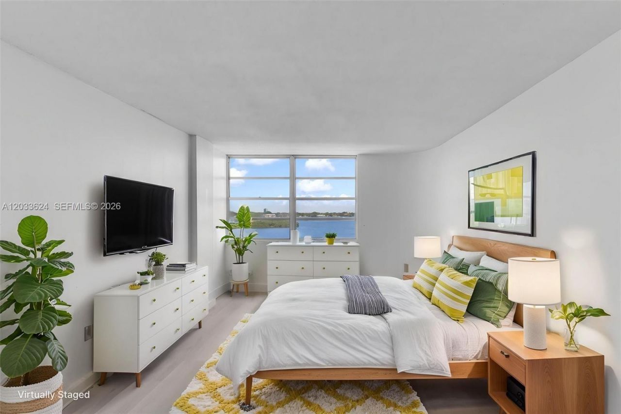 11930 N Bayshore Dr, Unit 704, North Miami, FL 33181 Photo