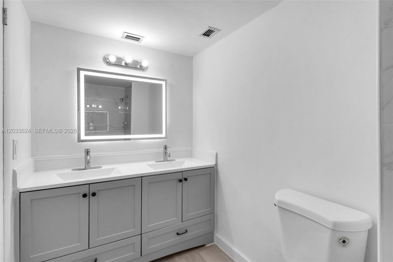 11930 N Bayshore Dr, Unit 704, North Miami, FL 33181 Photo