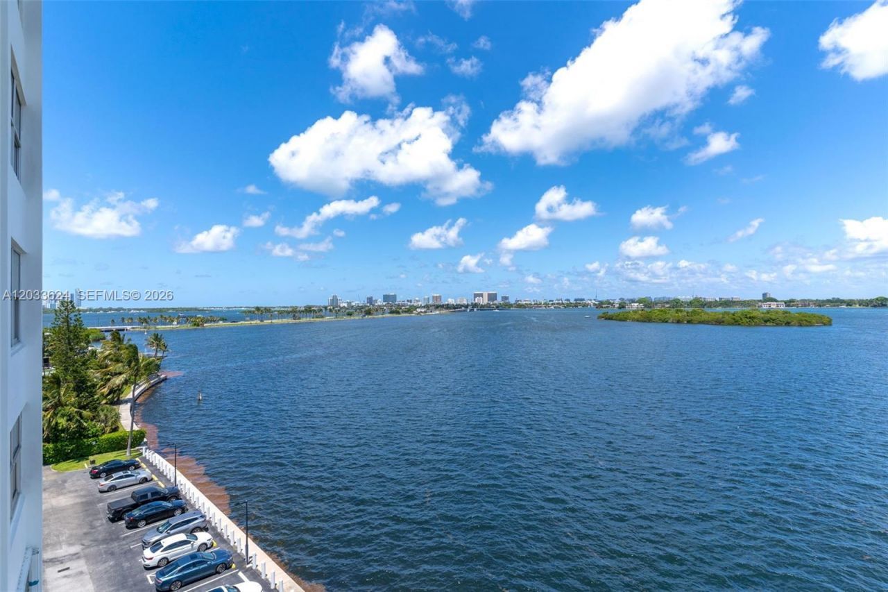 11930 N Bayshore Dr, Unit 704, North Miami, FL 33181 Photo