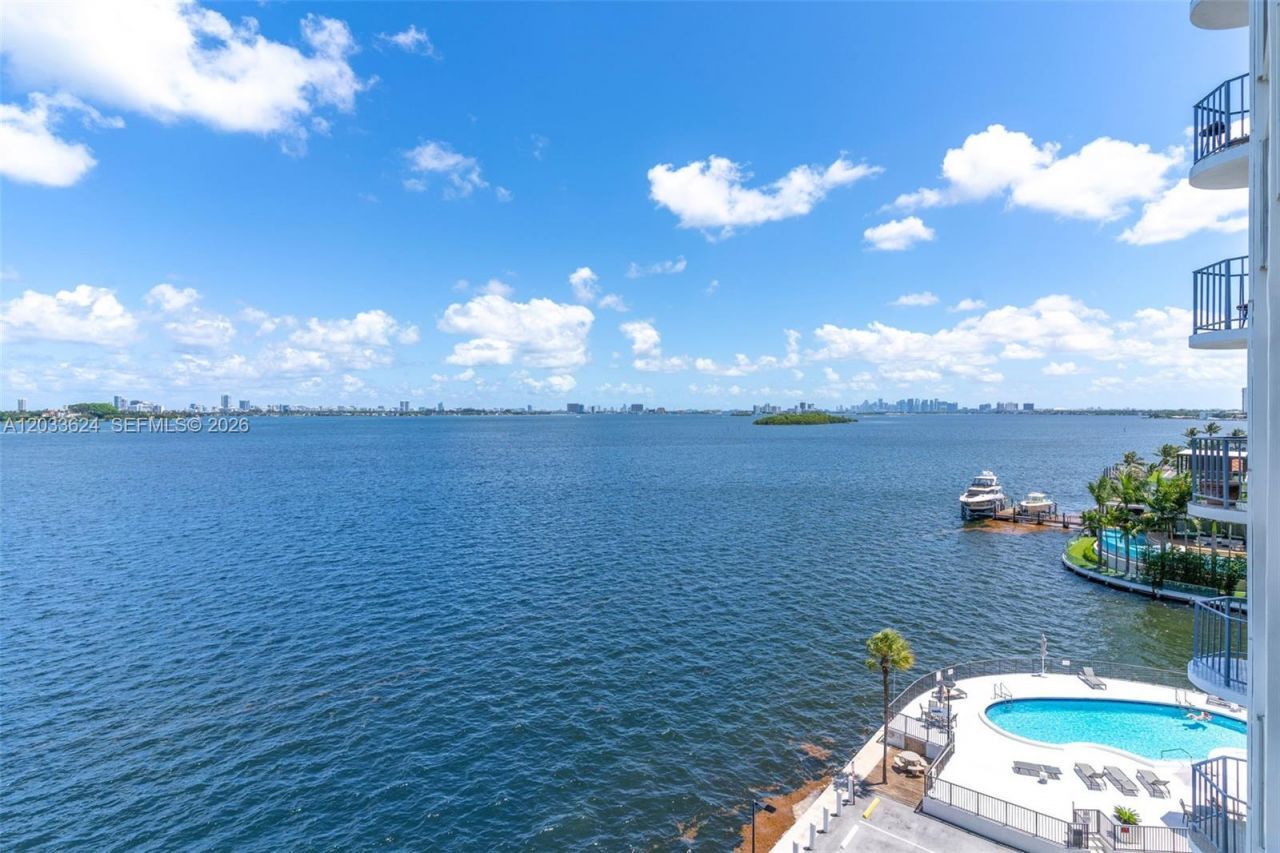 11930 N Bayshore Dr, Unit 704, North Miami, FL 33181 Photo