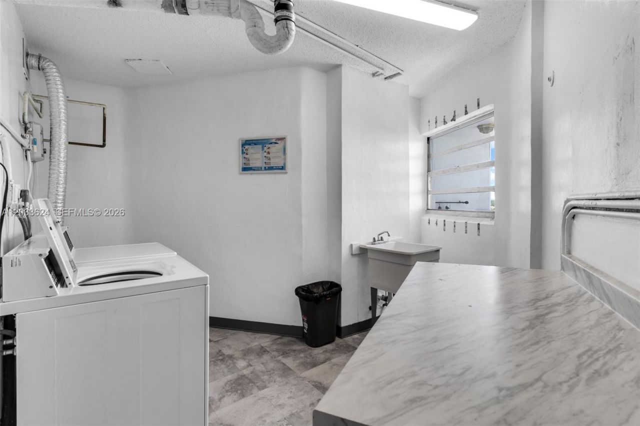 11930 N Bayshore Dr, Unit 704, North Miami, FL 33181 Photo