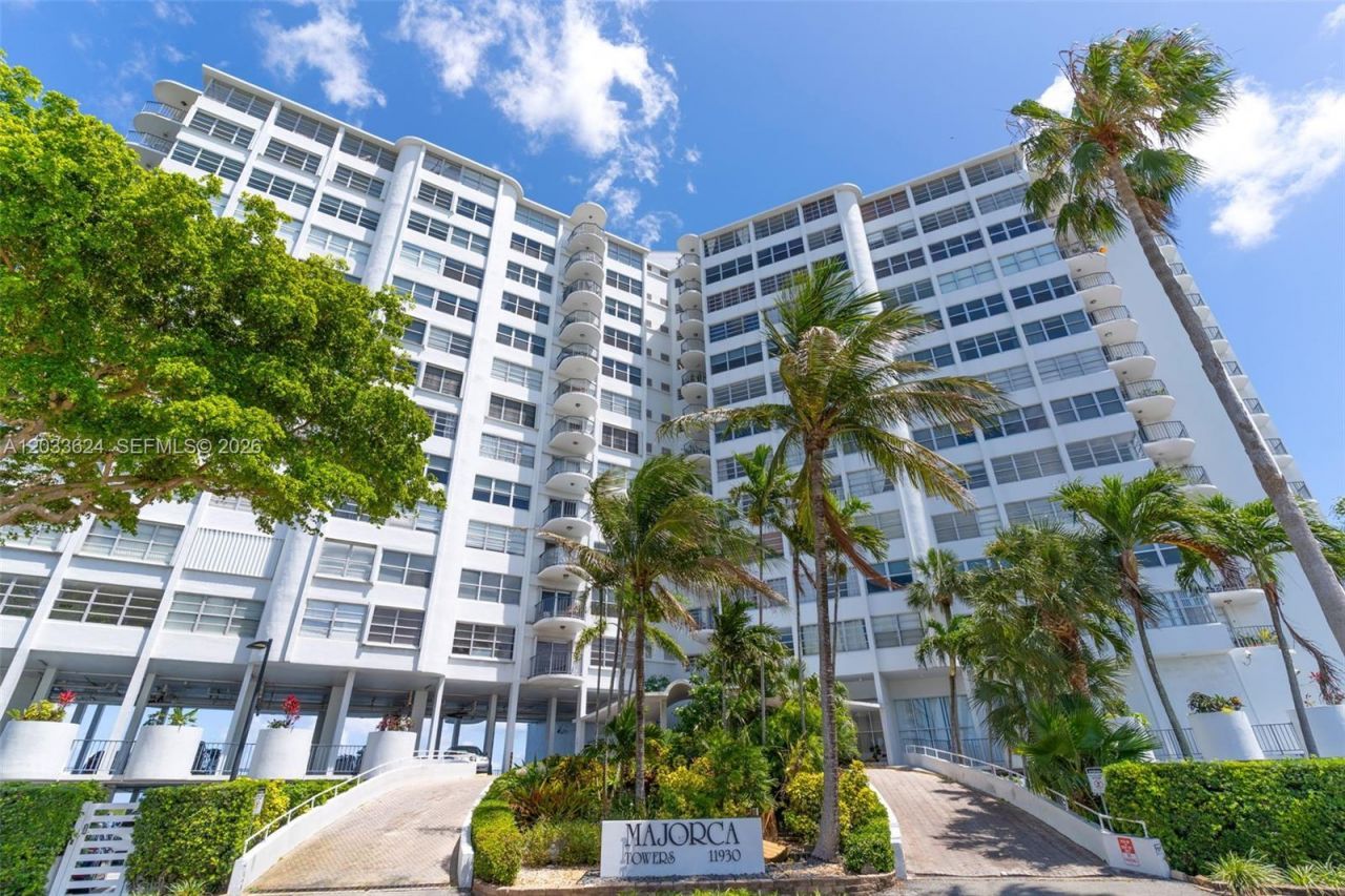 11930 N Bayshore Dr, Unit 704, North Miami, FL 33181 Photo