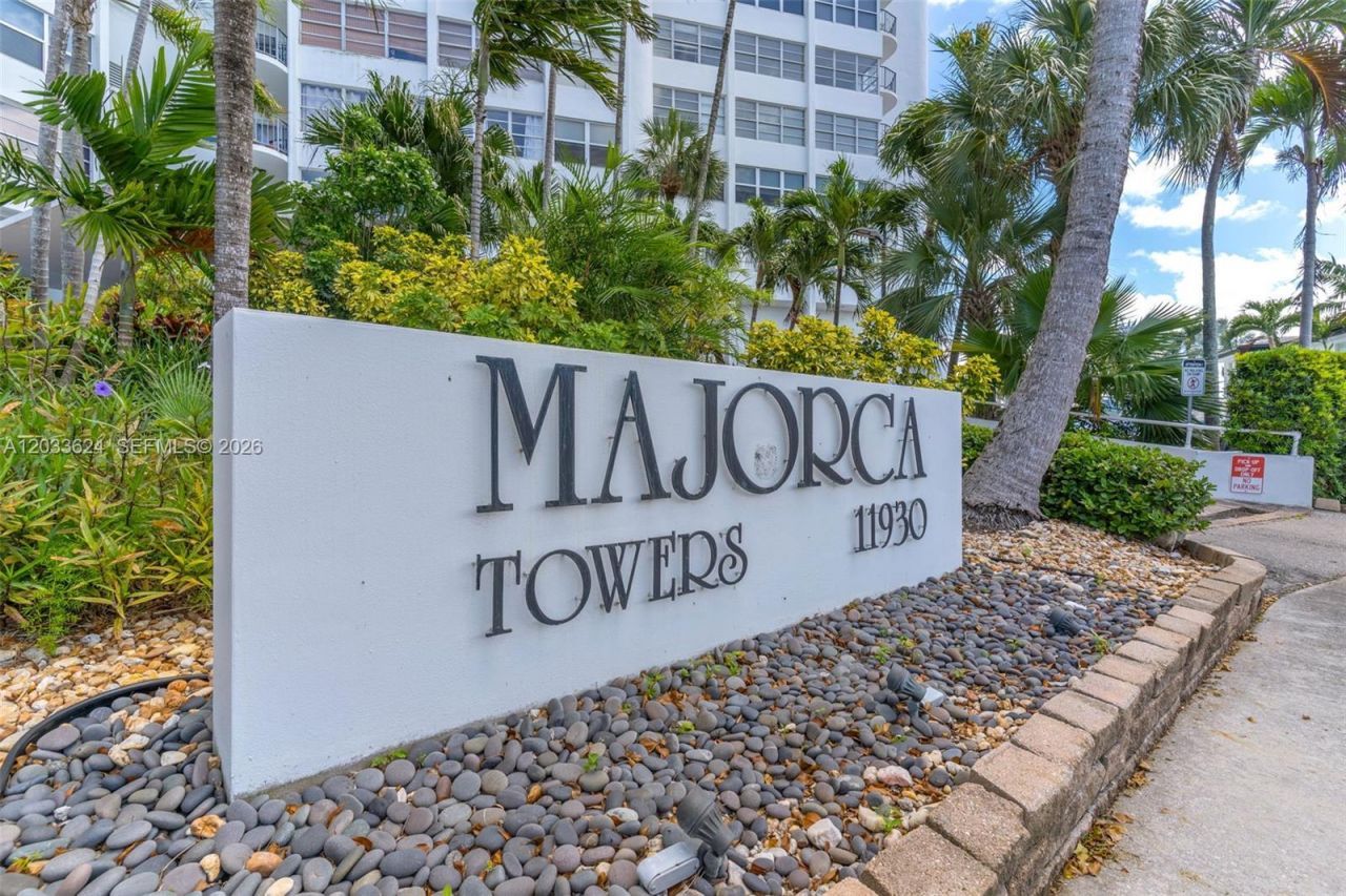 11930 N Bayshore Dr, Unit 704, North Miami, FL 33181 Photo