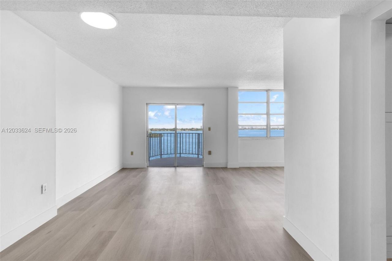 11930 N Bayshore Dr, Unit 704, North Miami, FL 33181 Photo