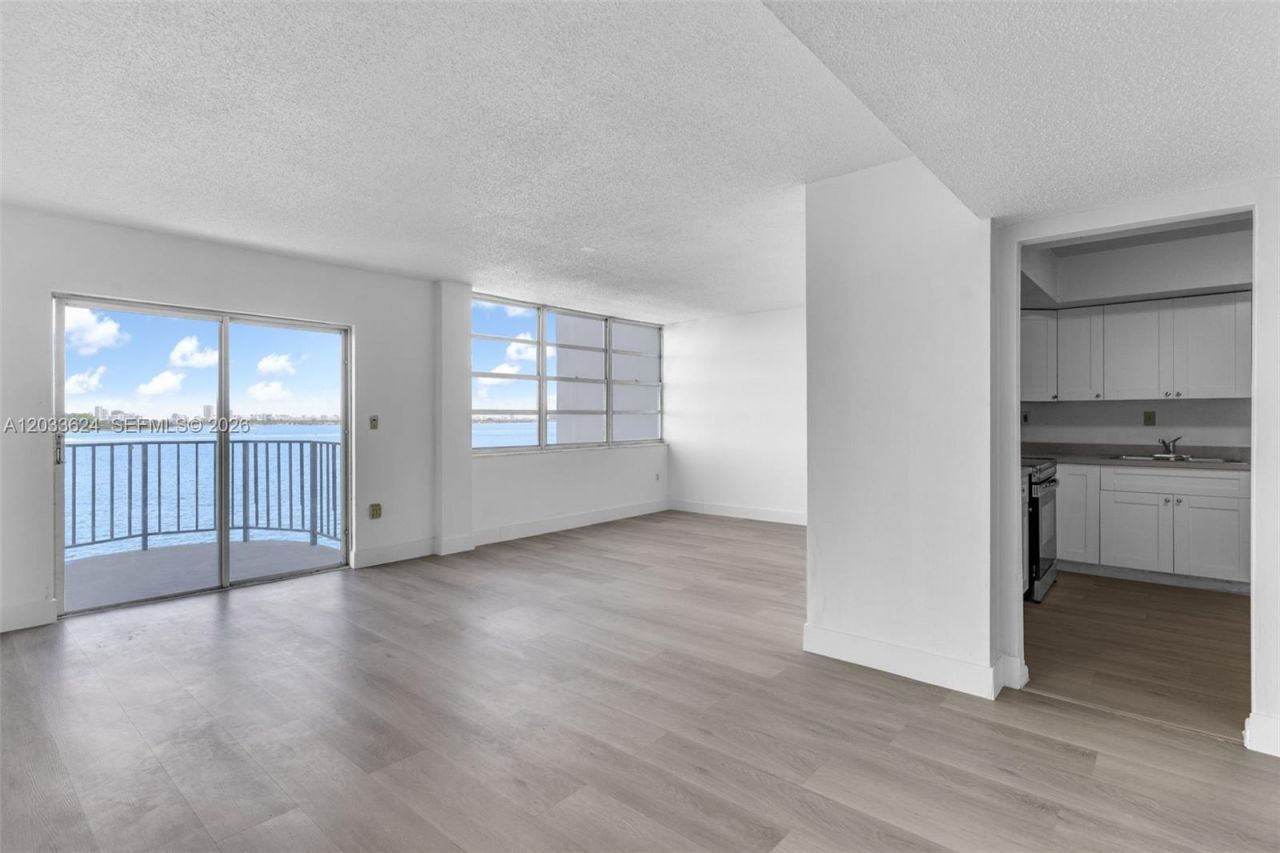 11930 N Bayshore Dr, Unit 704, North Miami, FL 33181 Photo