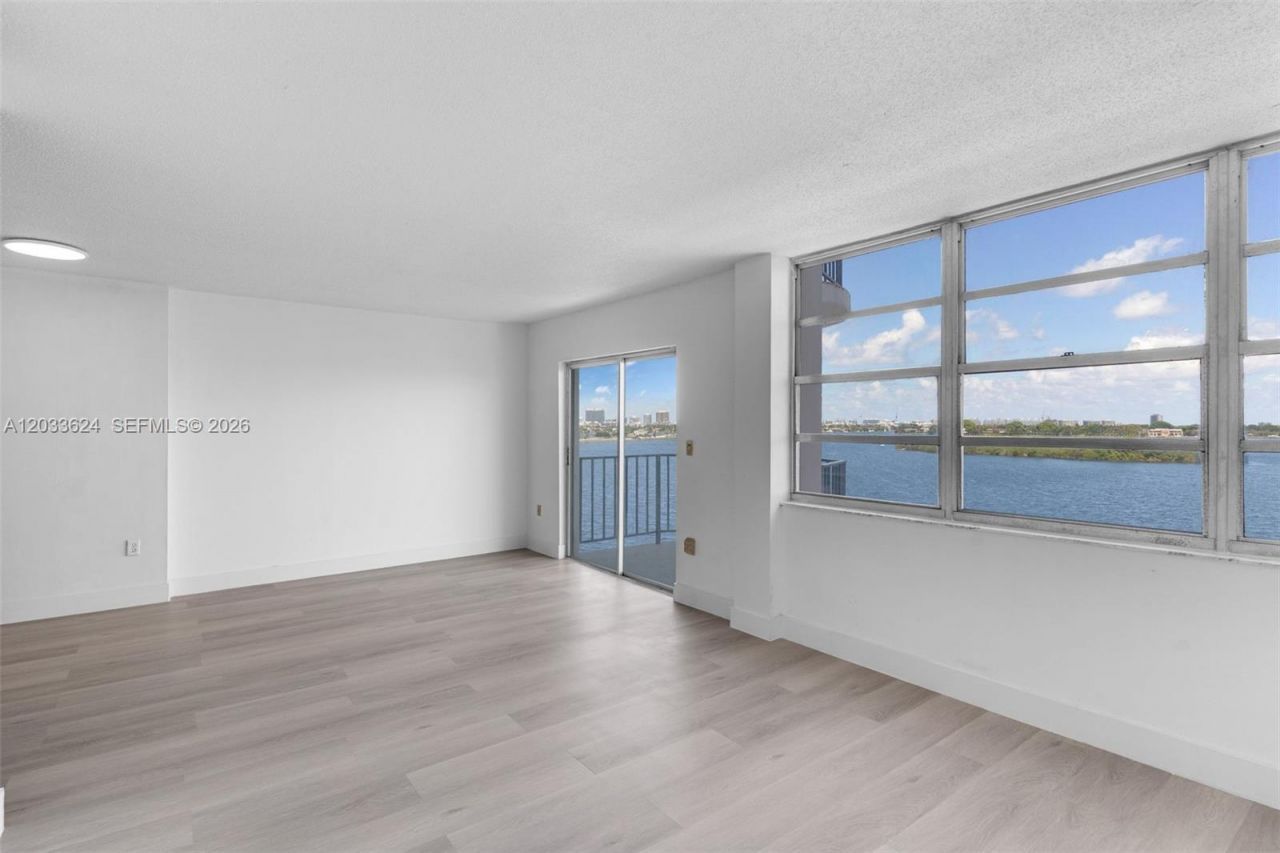 11930 N Bayshore Dr, Unit 704, North Miami, FL 33181 Photo
