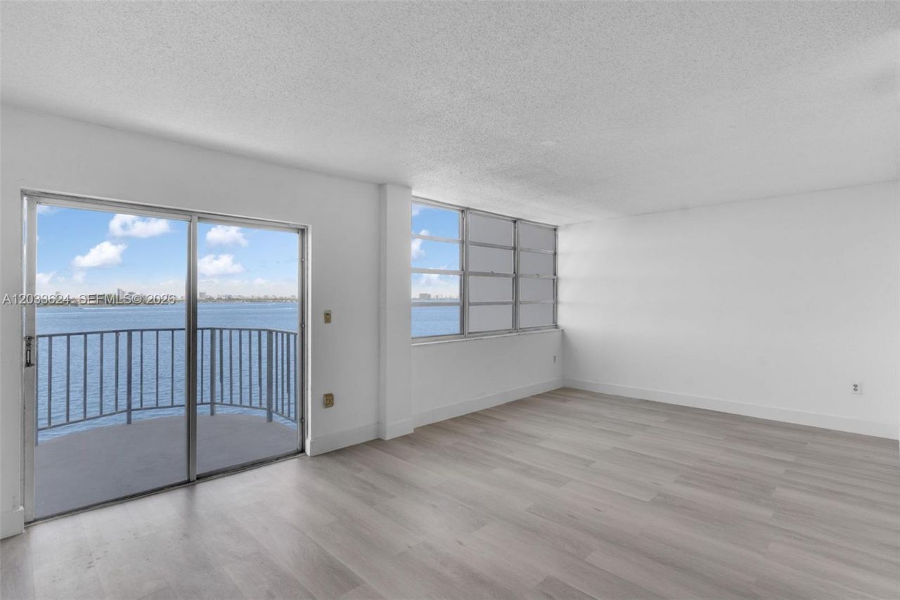 11930 N Bayshore Dr, Unit 704, North Miami, FL 33181 Photo