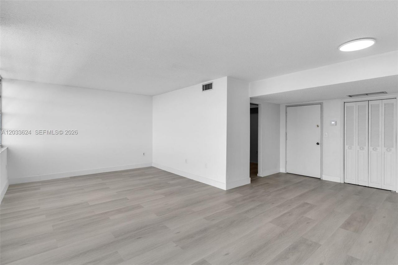 11930 N Bayshore Dr, Unit 704, North Miami, FL 33181 Photo