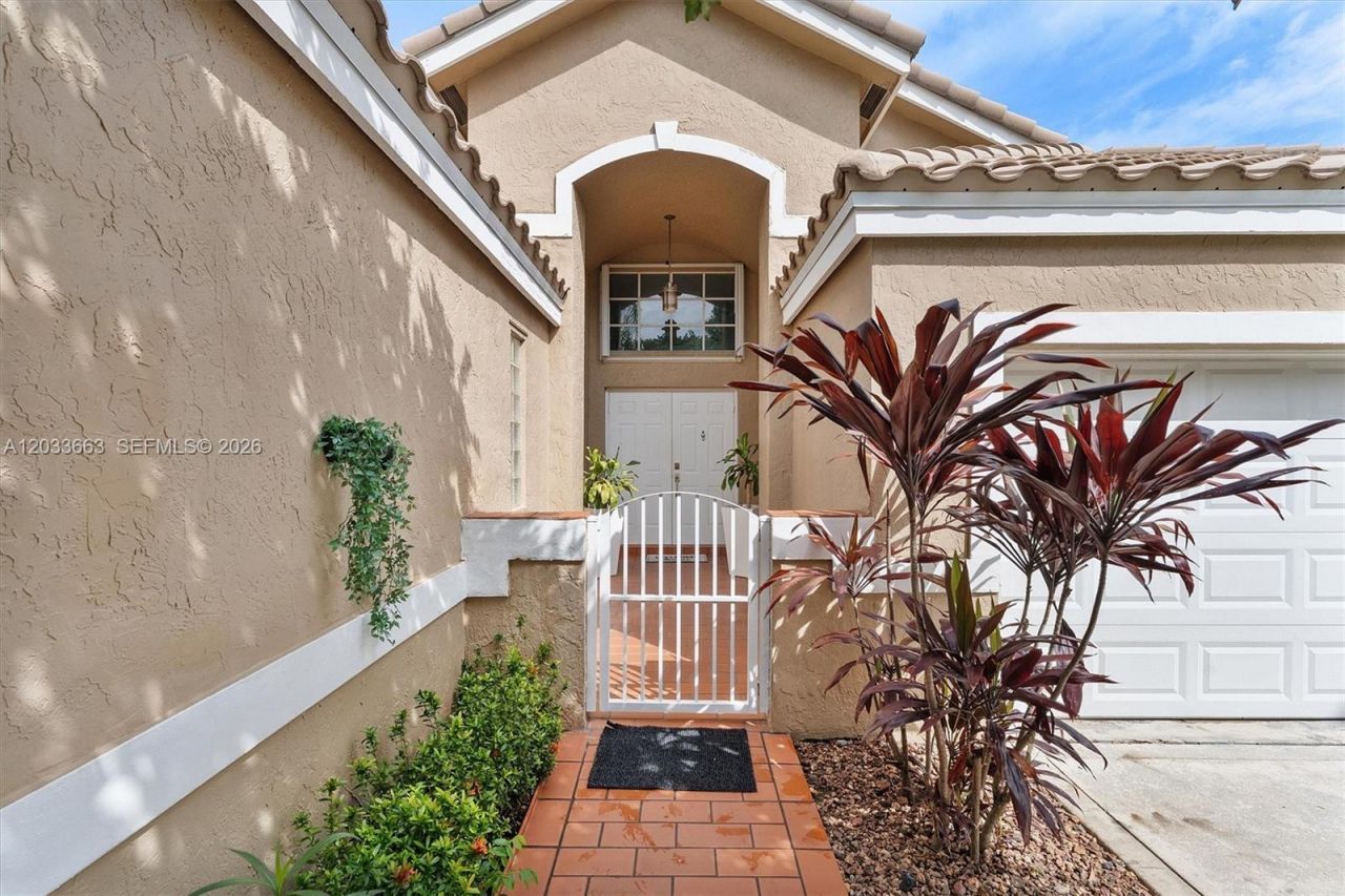 2013 Island Cir , Weston, FL 33326 Photo