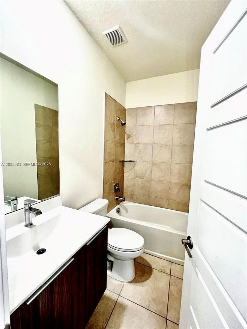4700 NW 84th Ave , Unit 15, Doral, FL 33166 Photo