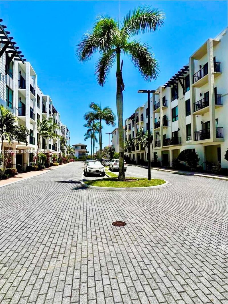4700 NW 84th Ave , Unit 15, Doral, FL 33166 Photo