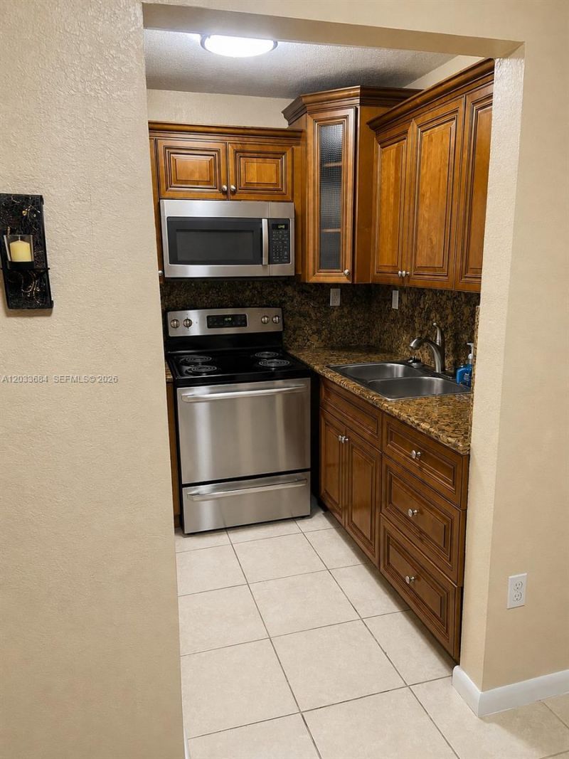 17570 Atlantic Blvd , Unit 306, Sunny Isles Beach, FL 33160 Photo