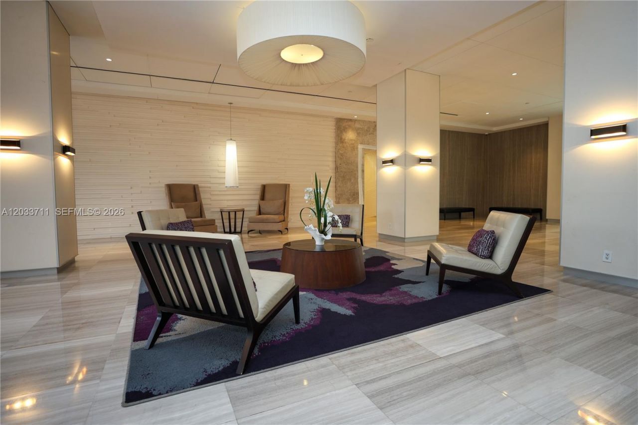 100 Bayview Dr, Unit 527, Sunny Isles Beach, FL 33160 Photo