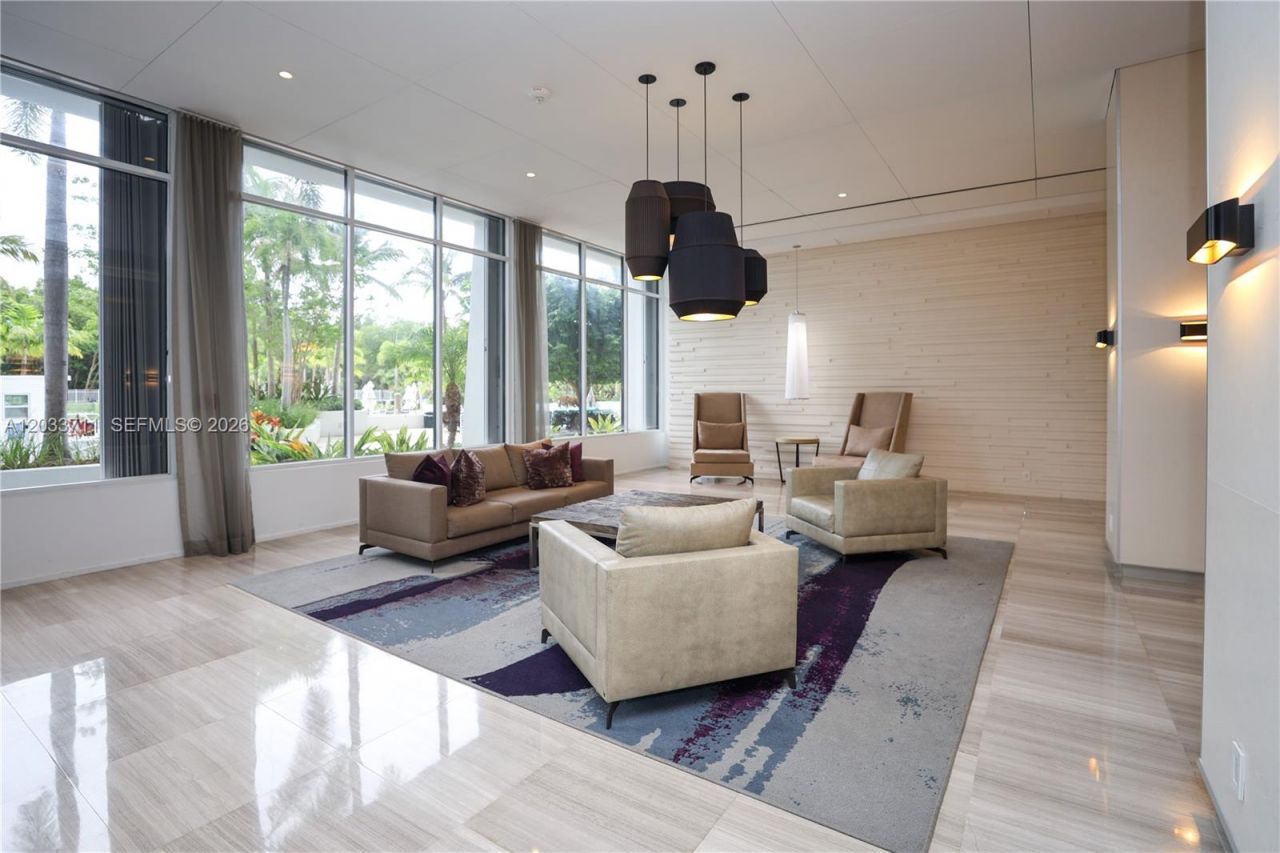 100 Bayview Dr, Unit 527, Sunny Isles Beach, FL 33160 Photo