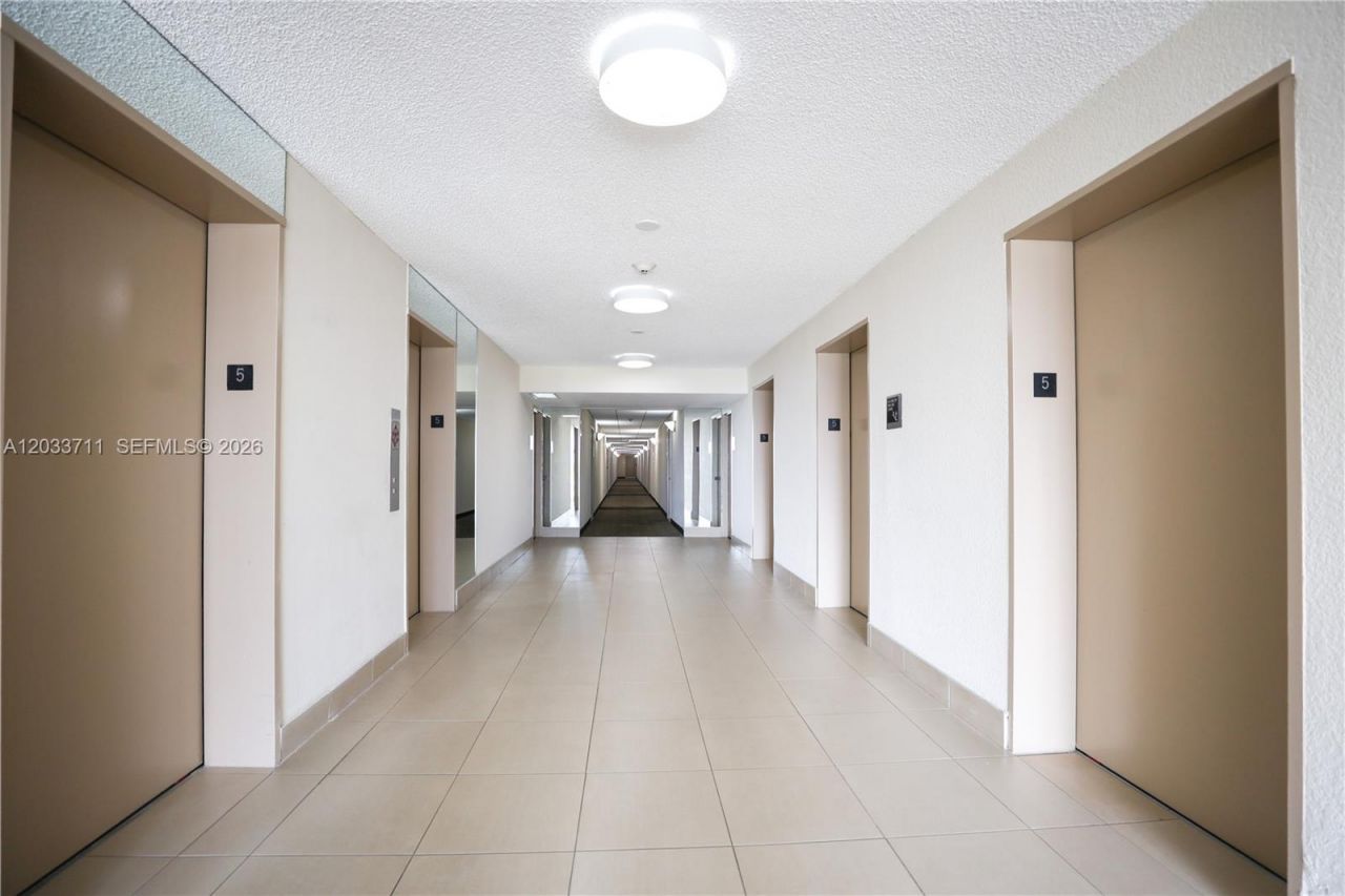 100 Bayview Dr, Unit 527, Sunny Isles Beach, FL 33160 Photo