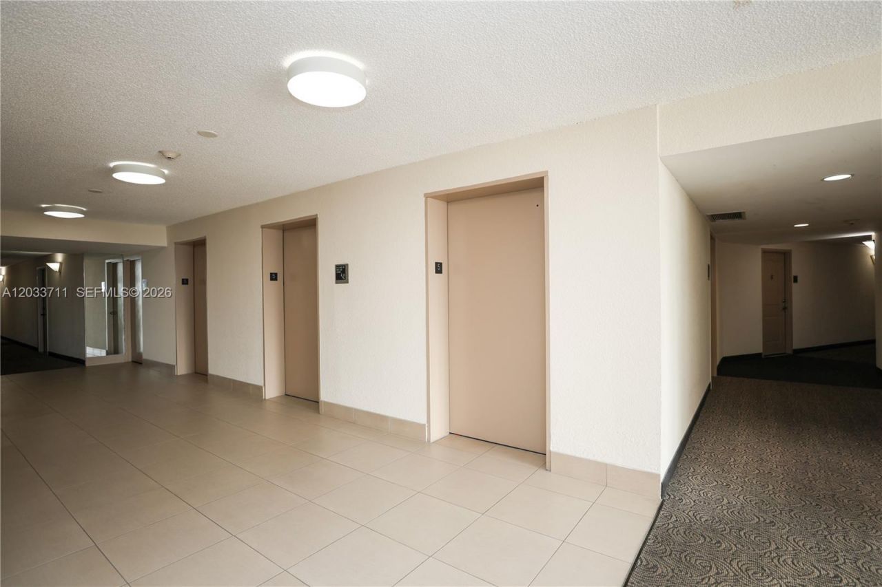 100 Bayview Dr, Unit 527, Sunny Isles Beach, FL 33160 Photo