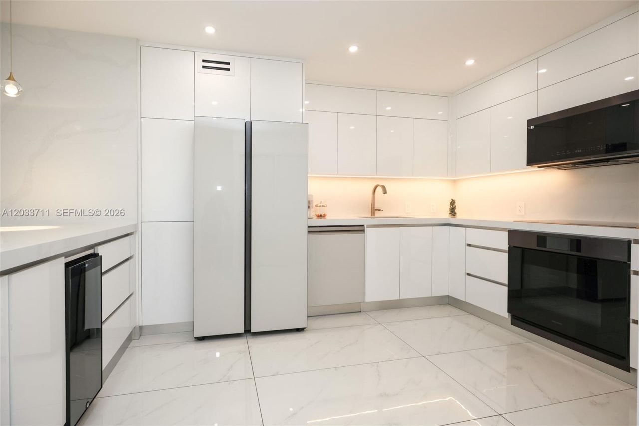 100 Bayview Dr, Unit 527, Sunny Isles Beach, FL 33160 Photo