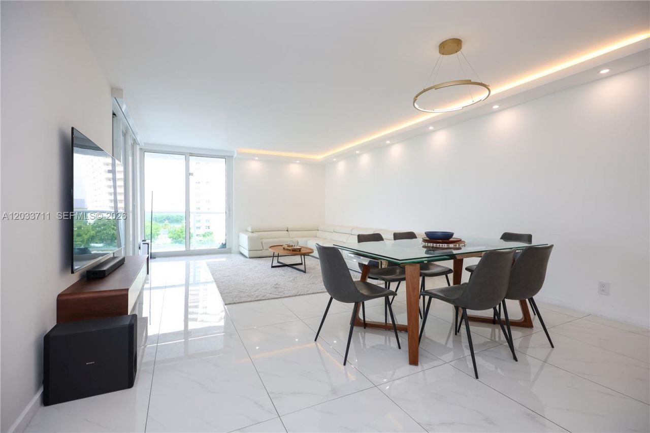 100 Bayview Dr, Unit 527, Sunny Isles Beach, FL 33160 Photo