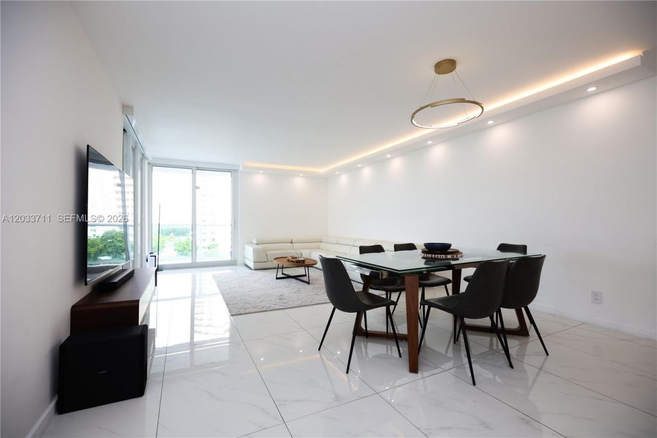 100 Bayview Dr, Unit 527, Sunny Isles Beach, FL 33160 Photo