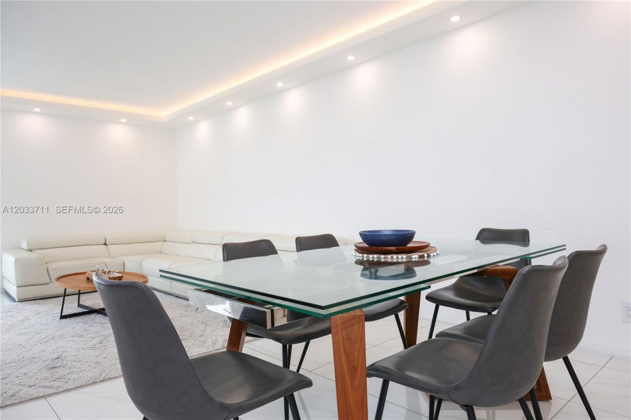 100 Bayview Dr, Unit 527, Sunny Isles Beach, FL 33160 Photo