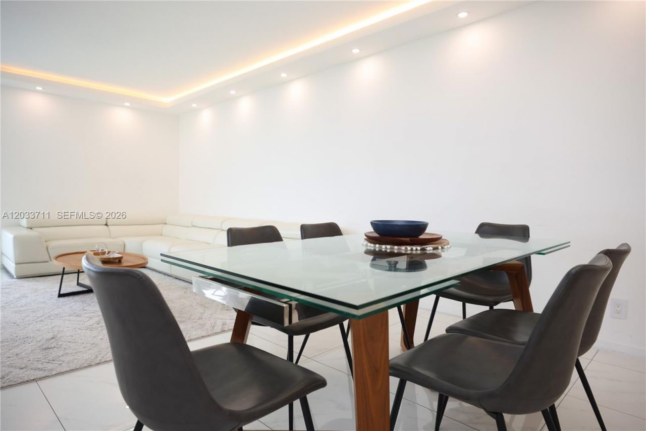 100 Bayview Dr, Unit 527, Sunny Isles Beach, FL 33160 Photo