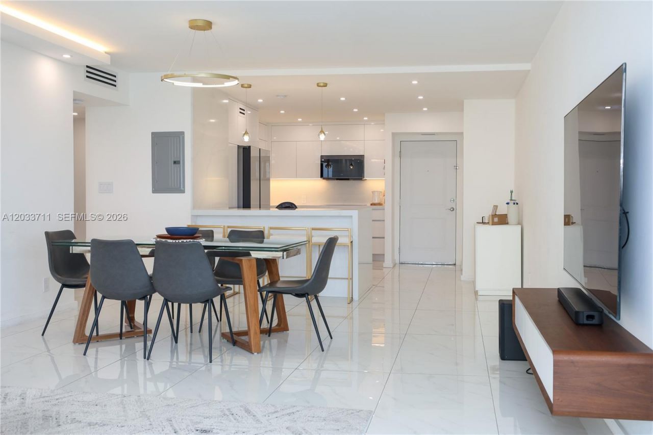 100 Bayview Dr, Unit 527, Sunny Isles Beach, FL 33160 Photo