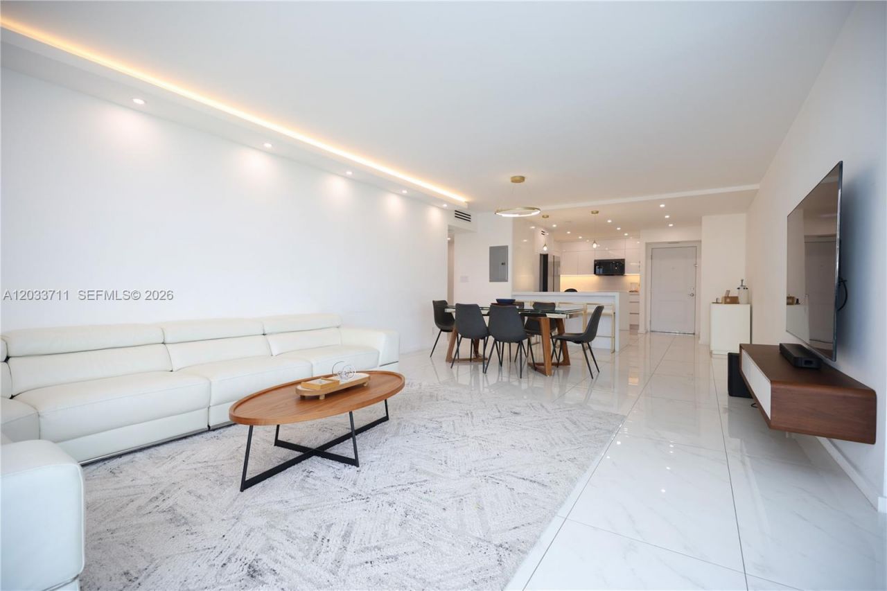100 Bayview Dr, Unit 527, Sunny Isles Beach, FL 33160 Photo