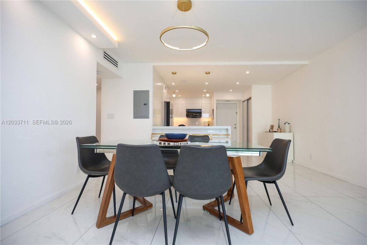 100 Bayview Dr, Unit 527, Sunny Isles Beach, FL 33160 Photo
