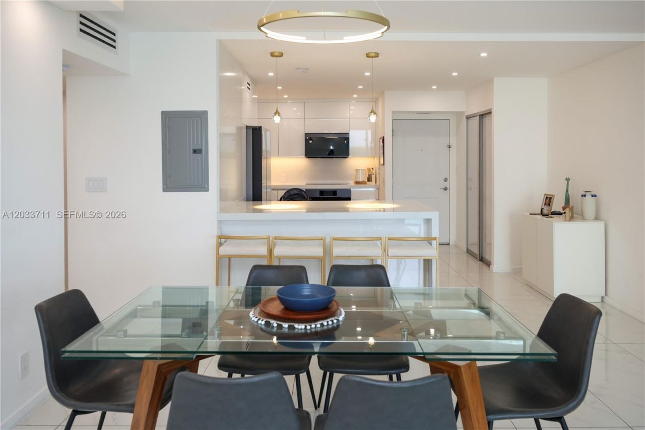 100 Bayview Dr, Unit 527, Sunny Isles Beach, FL 33160 Photo