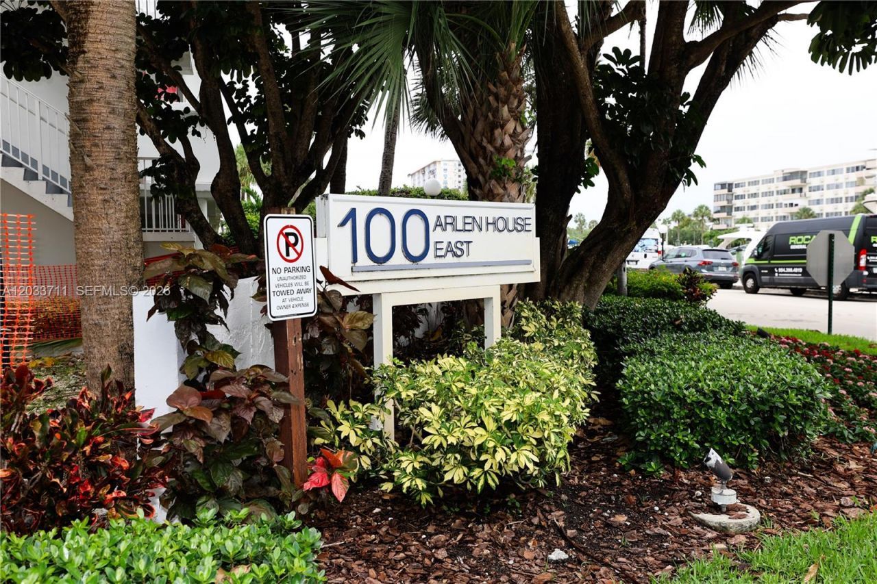 100 Bayview Dr, Unit 527, Sunny Isles Beach, FL 33160 Photo