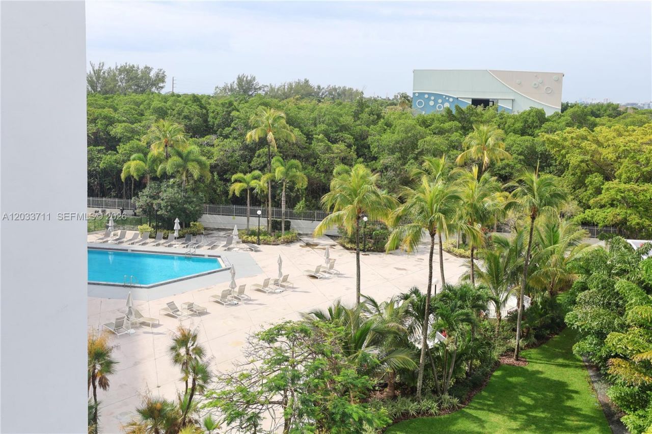 100 Bayview Dr, Unit 527, Sunny Isles Beach, FL 33160 Photo