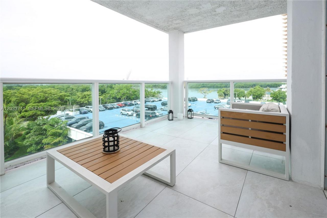 100 Bayview Dr, Unit 527, Sunny Isles Beach, FL 33160 Photo