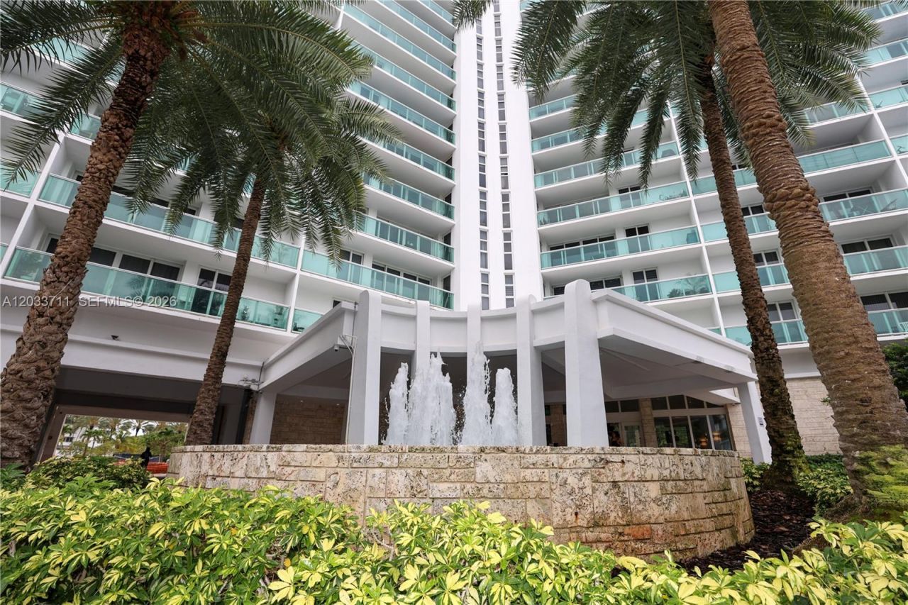 100 Bayview Dr, Unit 527, Sunny Isles Beach, FL 33160 Photo