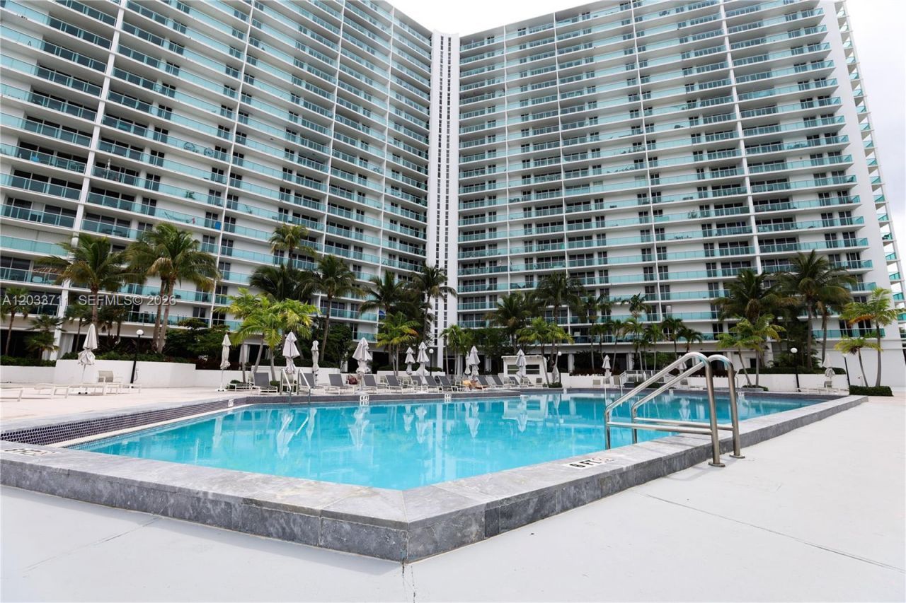 100 Bayview Dr, Unit 527, Sunny Isles Beach, FL 33160 Photo